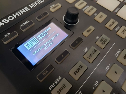 Native Instruments MIKRO MK2 Groove Production Performance System 2