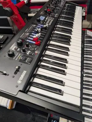 Yamaha YC61 Stage Keyboard 2