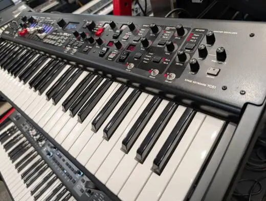 Yamaha YC61 Stage Keyboard 2