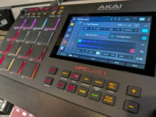 Akai - MPC LIVE II 2