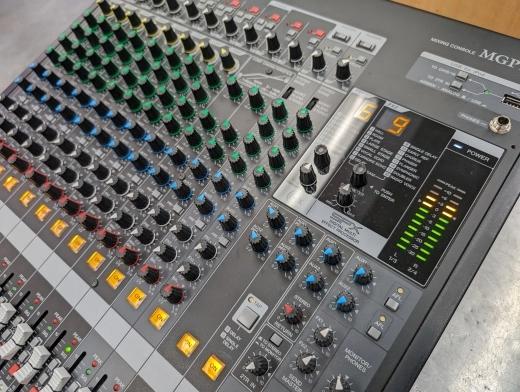 Yamaha MGP16X 16-Channel Mixer w/ dual digital FX 2