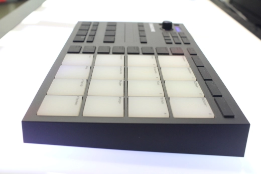 Native Instruments - MIKRO MK3 2