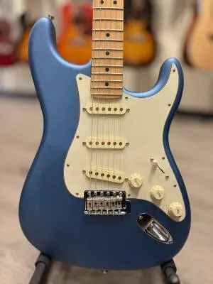 Fender - 011-4912-302 2