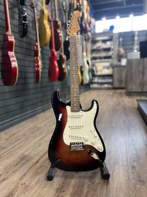 Squier Classic Vibe '60s Stratocaster, Laurel Fingerboard - 3