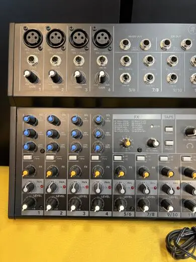Mackie - MIX12FX 2