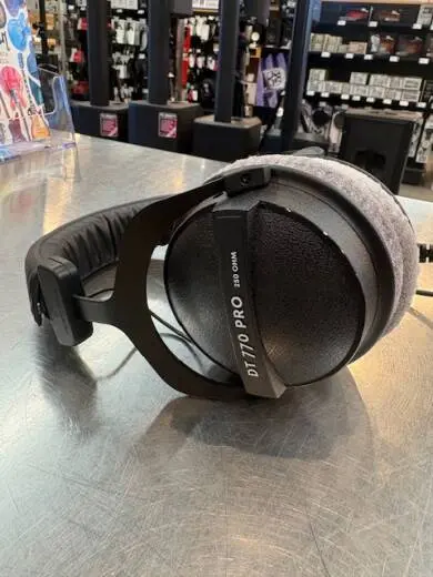 Beyerdynamic - DT770 PRO-250 2