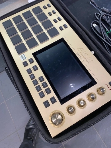 Akai - MPC LIVE GOLD 2