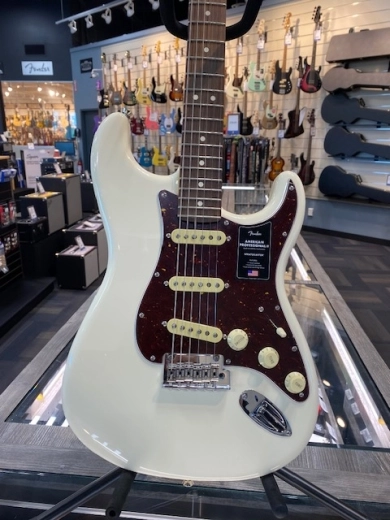 Fender American Pro II Strat  Rosewood Fingerboard - Olympic White