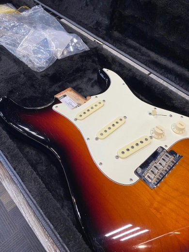 FENDER STRAT BODY/HARDWARE/PARTS/CASE *NO NECK* 4