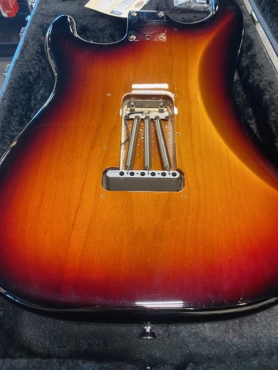 FENDER STRAT BODY/HARDWARE/PARTS/CASE *NO NECK* 5