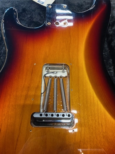 FENDER STRAT BODY/HARDWARE/PARTS/CASE *NO NECK* 6