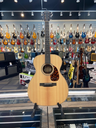 Gear Hunter | Larrivee - OM-03R