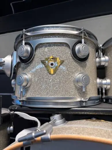 DW Classic Series in Broken Glass Wrap with Satin Nickel Hardware 2