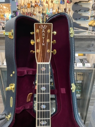 Martin Guitars - D-41 V18 2