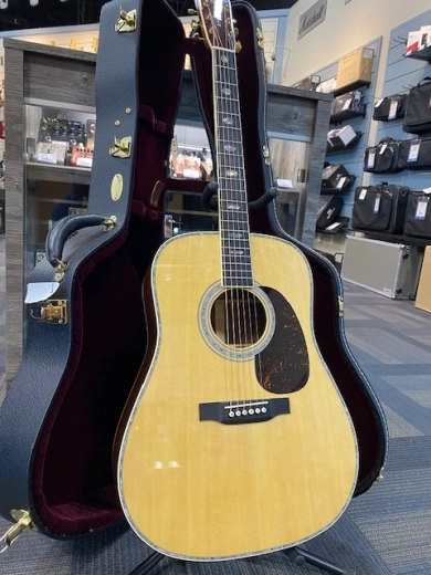 Martin Guitars - D-41 V18 3