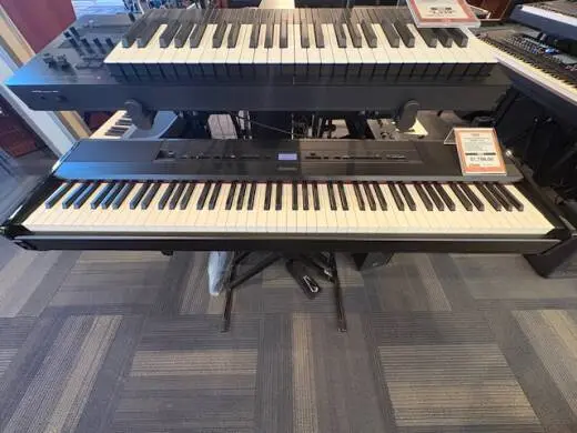 Yamaha - P525 B