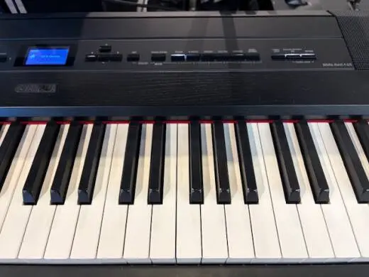 Yamaha - P525 B 2