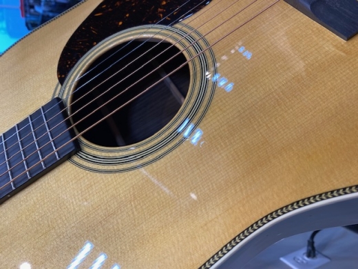 Martin Guitars - HD-28 V18 5