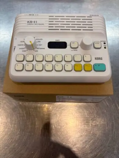Korg - KR-11