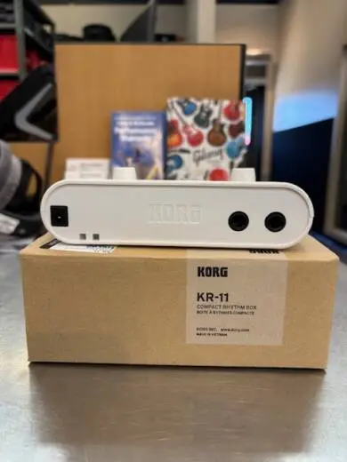 Korg - KR-11 2