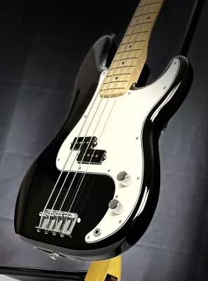 Fender - Player Precision Bass Maple - Black 2