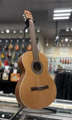 Alhambra Guitarras - Z-Nature Student Classical Guitar with Gig Bag