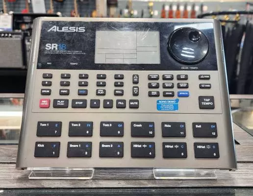 Alesis - SR-18 - 24 Bit Stereo Drum Machine