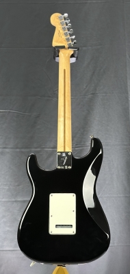 Fender Player Stratocaster Pau Ferro - 3 Tone Sunburst Fender Player Stratocaster Pau Ferro - 3 Tone Sunburst