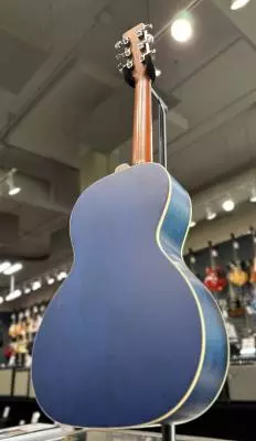Art & Lutherie - Wild Cherry Blue Parlor Guitar 2