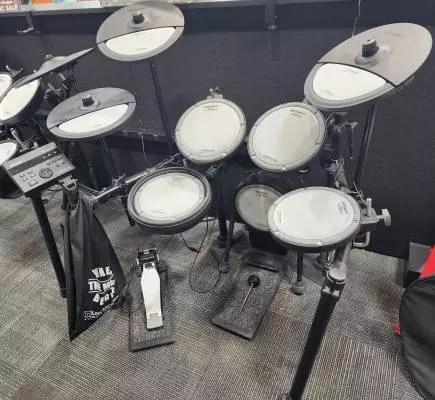Store Special Product - Roland - VQD106 V-Drums Quiet Design 5-Piece Electronic Drumkit