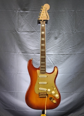 Squier - 40th Anniversary Stratocaster, Gold Edition, Laurel Fingerboard - Sienna Sunburst