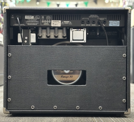 Traynor - GuitarMate 2-Channel 30 Watt All-Tube Guitar Combo 2
