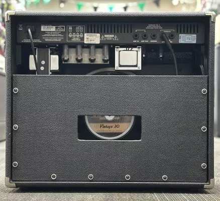 Traynor - GuitarMate 2-Channel 30 Watt All-Tube Guitar Combo 2
