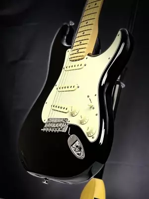 Fender - American Professional II Stratocaster, Maple Fingerboard - Black 5