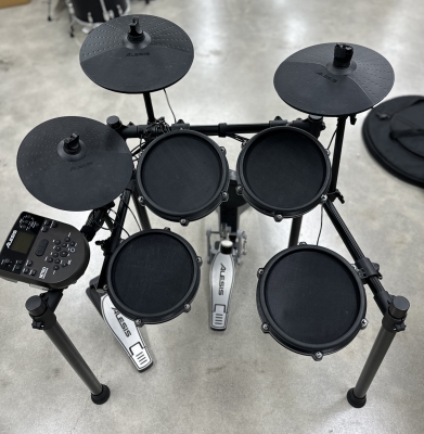 Alesis - Nitro Mesh Kit - 8-Piece Electronic Drum Kit with Mesh Pads
