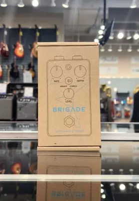 Universal Audio - UAFX Brigade Chorus & Vibrato Pedal 2