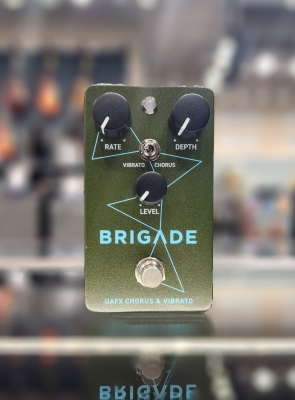 Universal Audio UAFX Brigade Chorus & Vibrato Pedal | Long