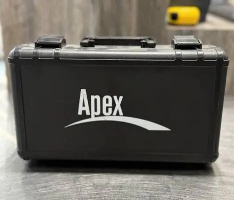 Apex - Compact Studio Condenser Mic with Case - Black 2