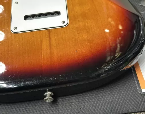 Fender - Player Stratocaster Maple - 3 Tone Sunburst 8
