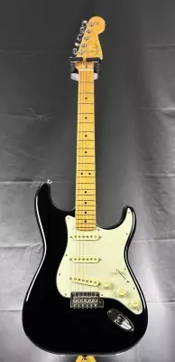 Fender - American Professional II Stratocaster, Maple Fingerboard - Black 5