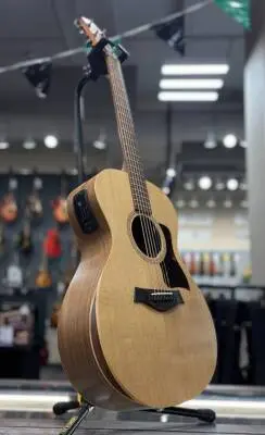 Taylor Guitars - Academy 12e Grand Concert Walnut/Spruce Acoustic/Electric Guitar with Gigbag