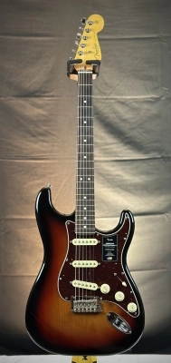 Fender - American Professional II Stratocaster, Rosewood Fingerboard - 3-Colour Sunburst 5