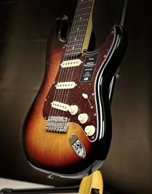 Fender - American Professional II Stratocaster, Rosewood Fingerboard - 3-Colour Sunburst 5