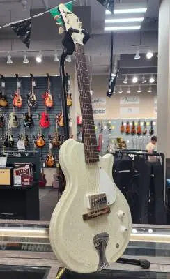 Supro Belmont - Single Pickup Americana Series - Sparkle White 2