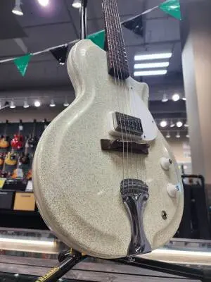 Supro Belmont - Single Pickup Americana Series - Sparkle White 2