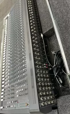 Mackie SR32.4-VLZ Pro Powered Mixer 5