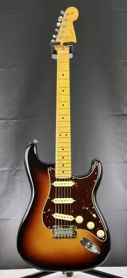 Fender - American Professional II Stratocaster, Maple Fingerboard - 3-Colour Sunburst