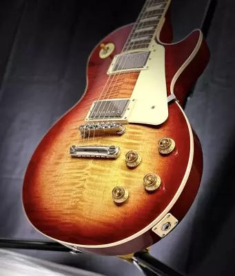 Gibson - Les Paul Standard 50s Electric Guitar with Hardshell Case - Heritage Cherry Sunburst 4