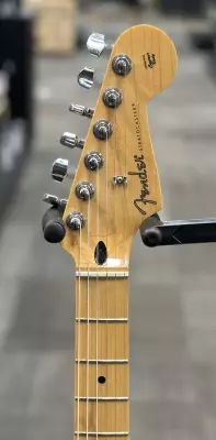 Fender - Player Stratocaster Maple - 3 Tone Sunburst 3