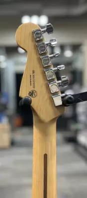 Fender - Player Stratocaster Maple - 3 Tone Sunburst 4